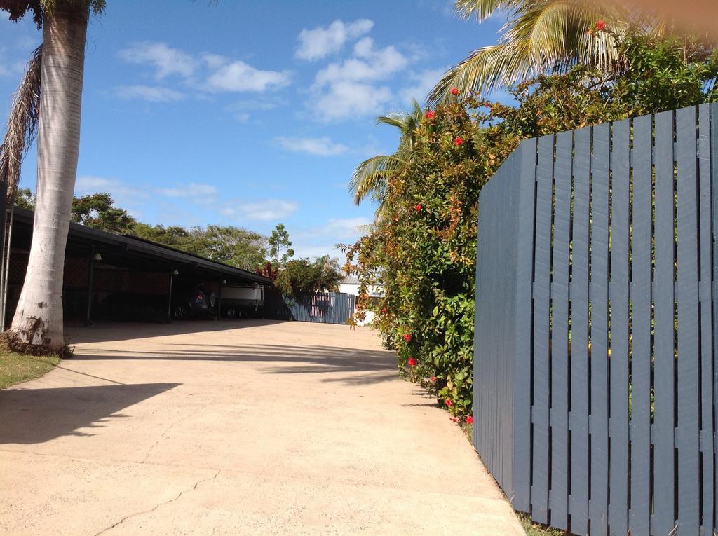 Emu Park Motel Kültér fotó
